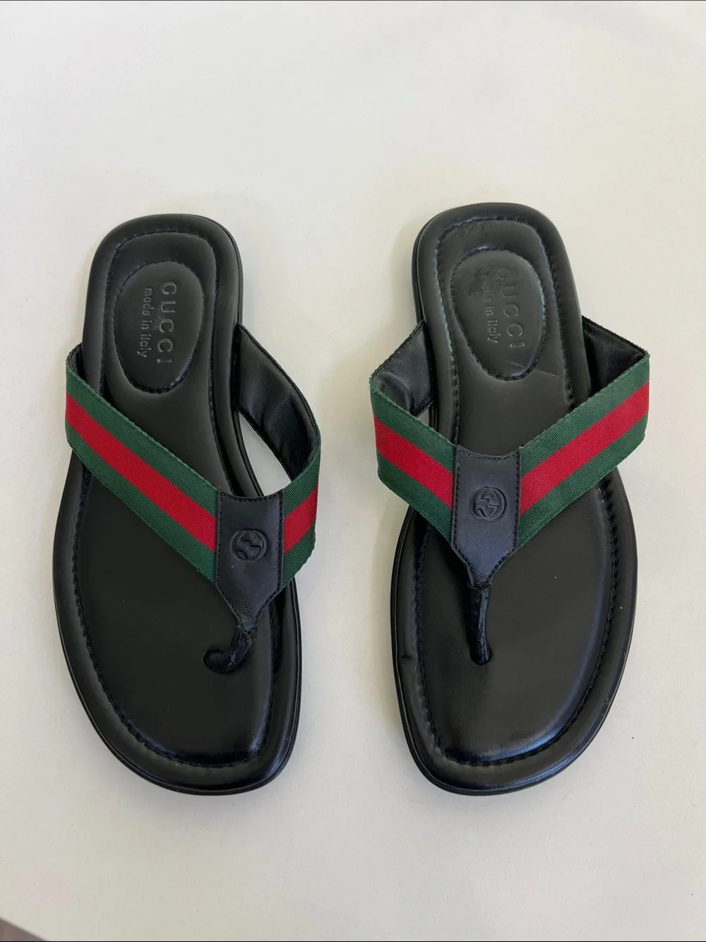 Gucci red and green striped web black leather sandals flip flops men’s 6